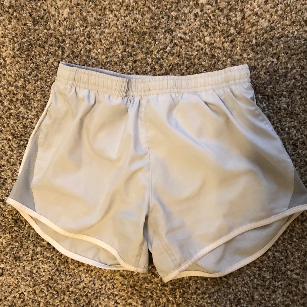 light gray nike shorts
